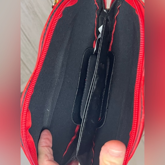 Red Lip-Shaped Women's Bag - Picture 3 of 5